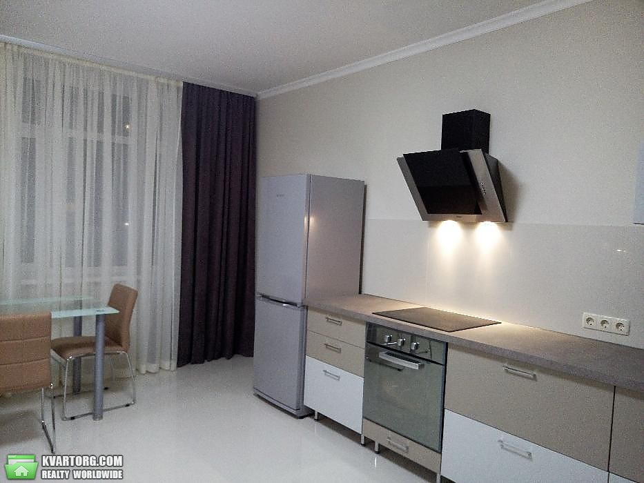 Rent out 2-room apartment. Киев,  Чавдар — photo 3