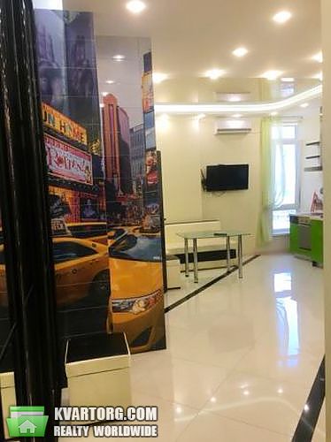 Rent out 2-room apartment. Киев,  Жилянская — photo 9