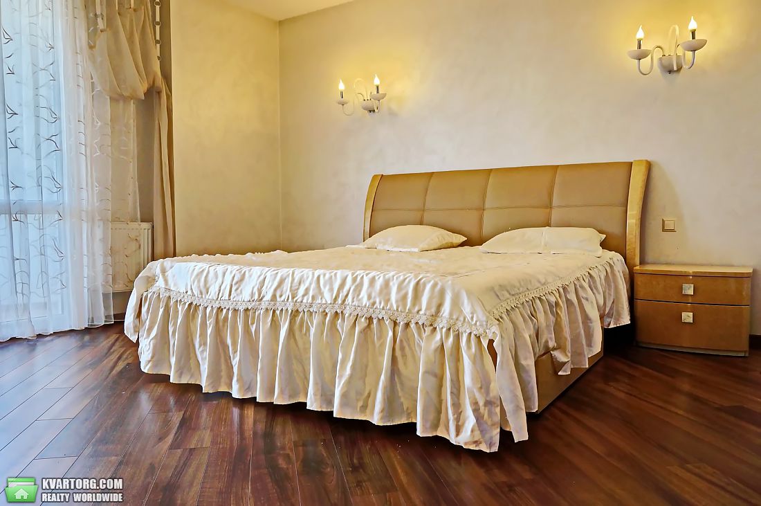 Rent out 3-room apartment. Киев,  Тычины пр — photo 1
