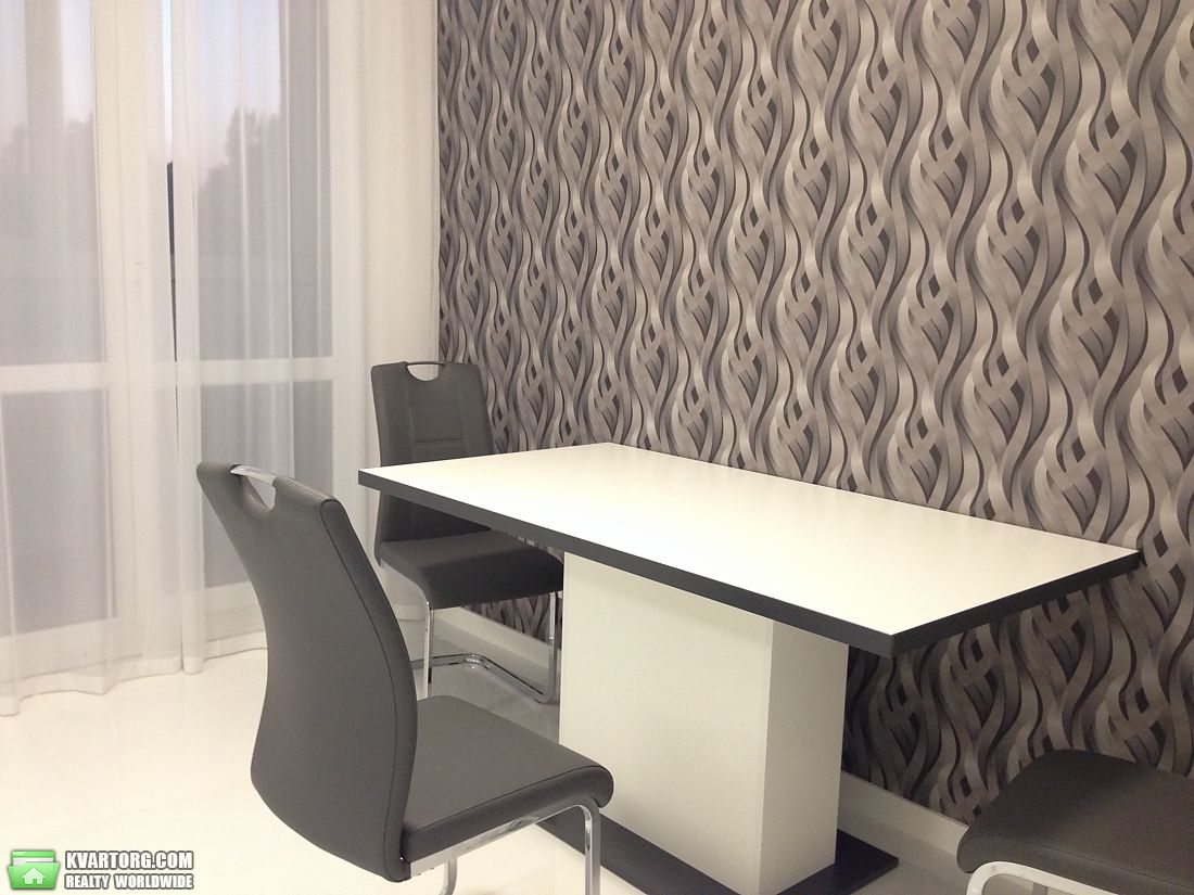Rent out 2-room apartment. Киев, Комарова космонавта просп — photo 3