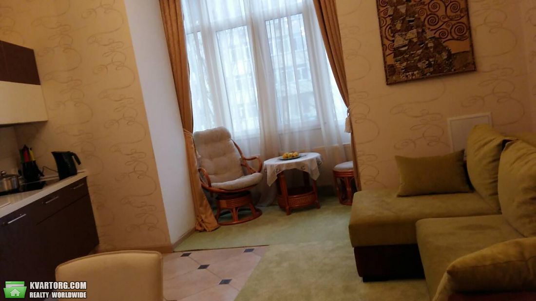 Rent out 2-room apartment. Киев,  Андреевский спуск — photo 1