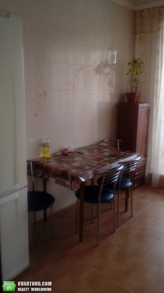 Rent out 2-room apartment. Киев,  Школьная — photo 2