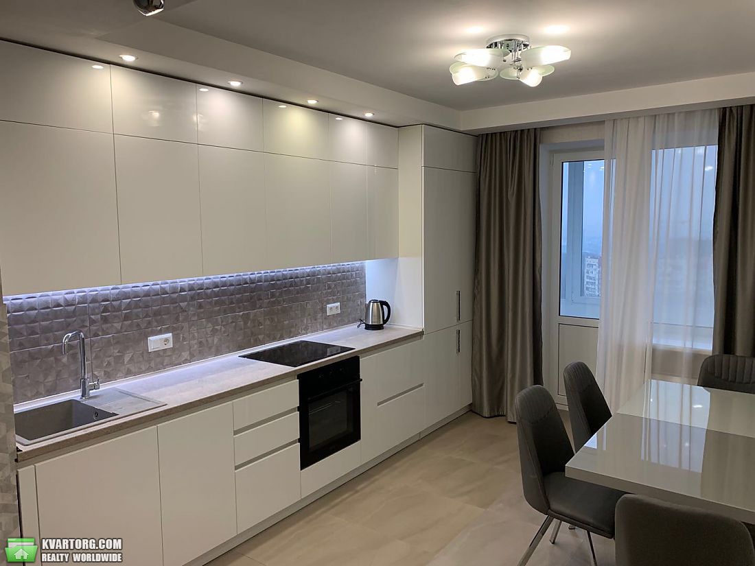 Rent out 2-room apartment. Киев,  Герцена — photo 5