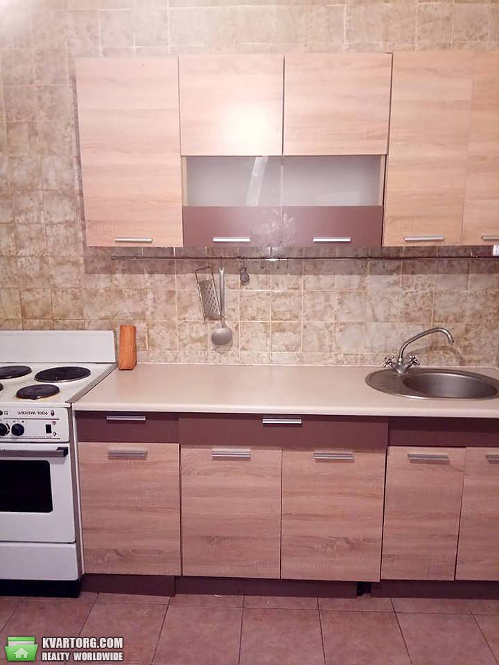 Rent out 1-room apartment. Киев,  Кошица — photo 3