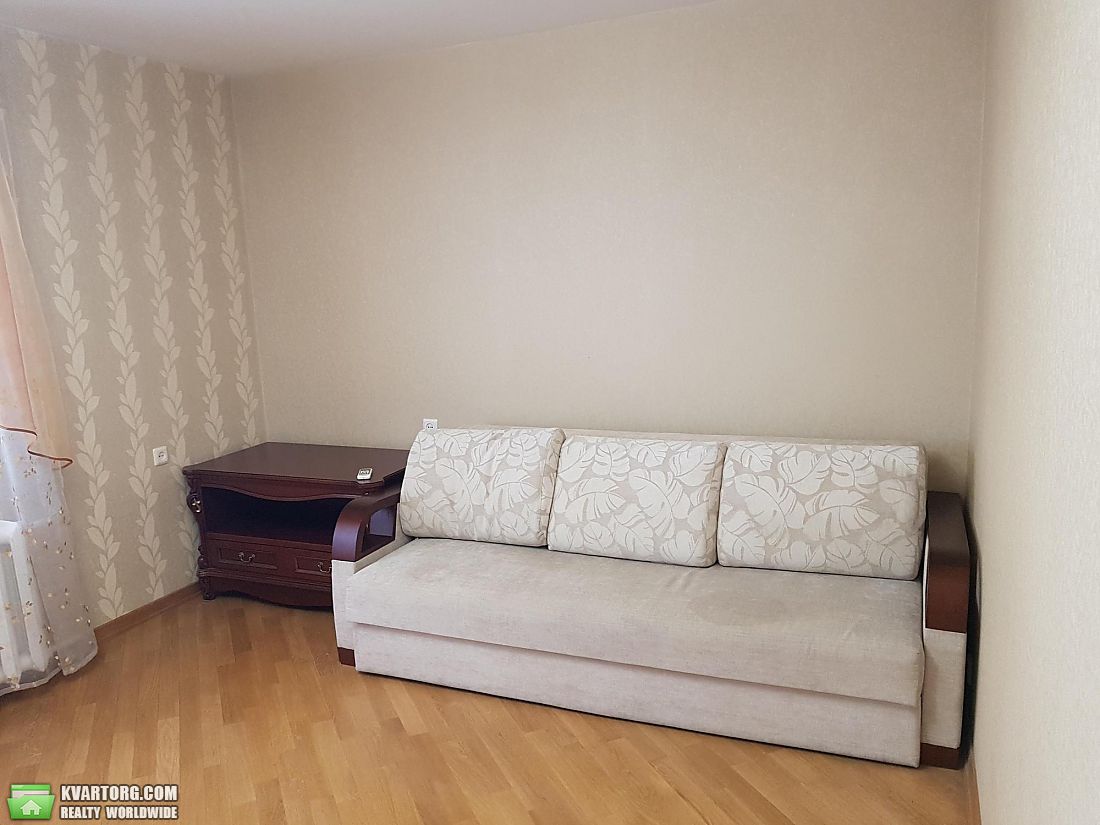 Rent out 3-room apartment. Киев,  Бажана — photo 9