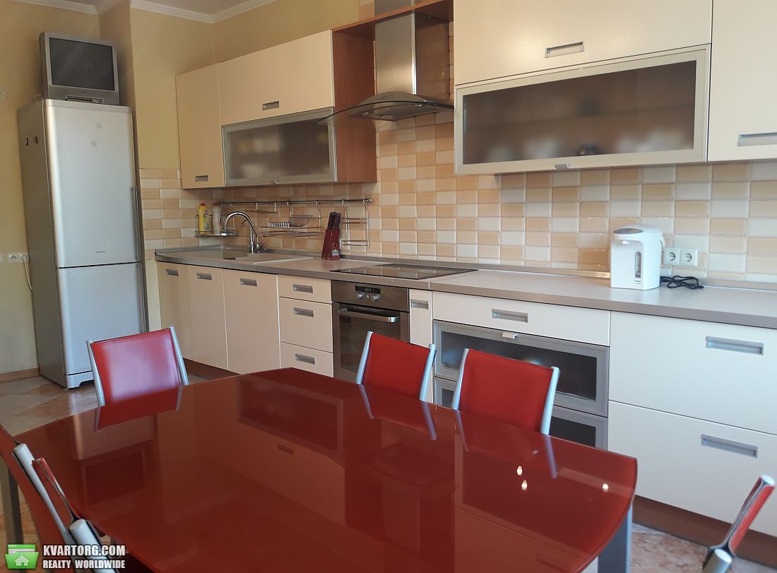 Rent out 3-room apartment. Киев,  Щорса — photo 1