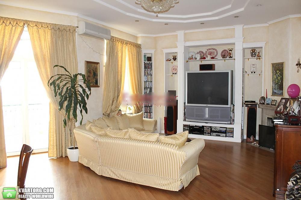 Rent out 4-room apartment. Киев,  Саксаганского — photo 1