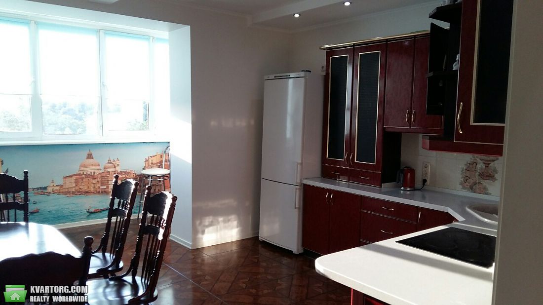 Rent out 3-room apartment. Киев,  Амосова — photo 2