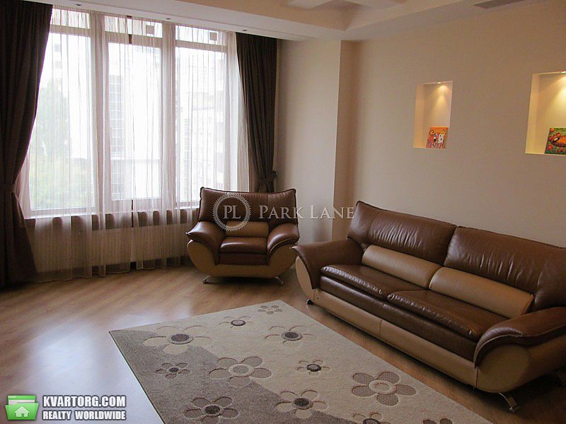 Rent out 2-room apartment. Киев,  Жилянская — photo 2