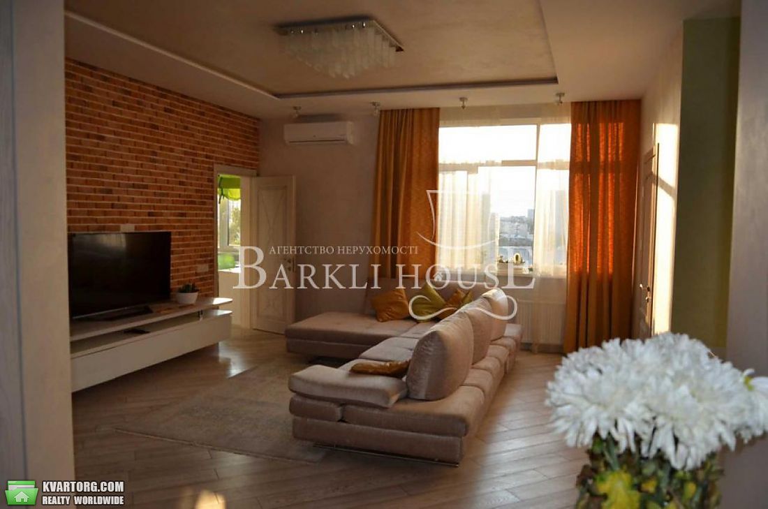 Rent out 4-room apartment. Киев,  Сечевых Стрельцов — photo 2