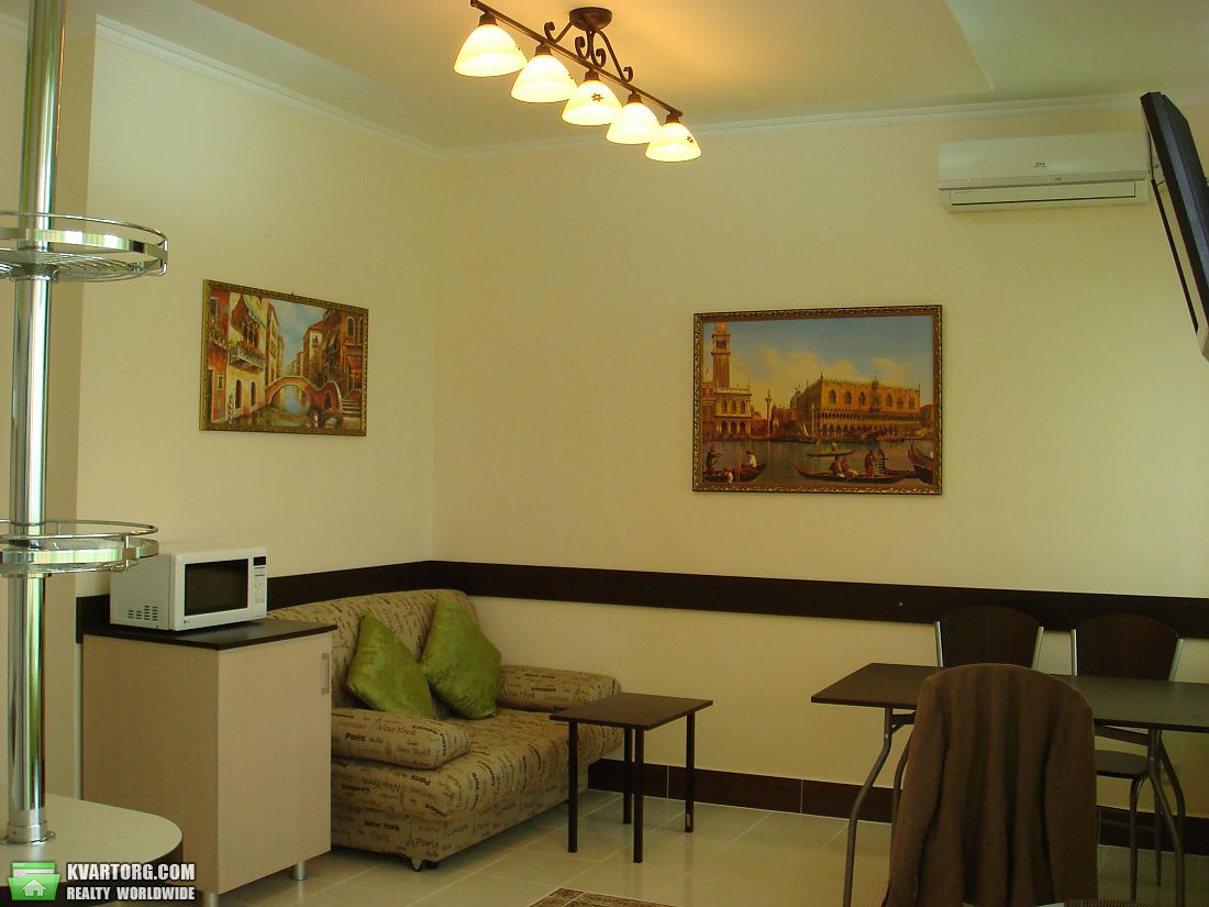 Rent out 3-room apartment. Одесса, Базарная — photo 1