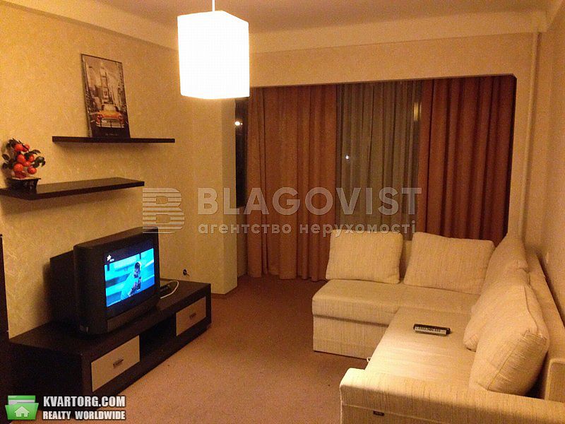 Rent out 2-room apartment. Киев,  Русановский бул — photo 1