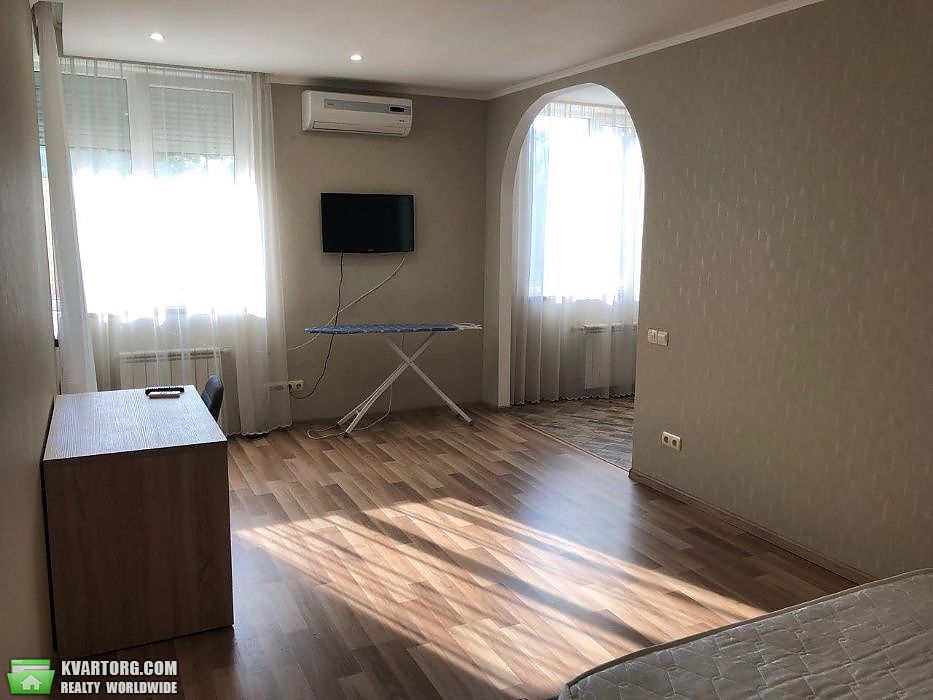 Rent out 2-room apartment. Киев,  Черниговская — photo 6
