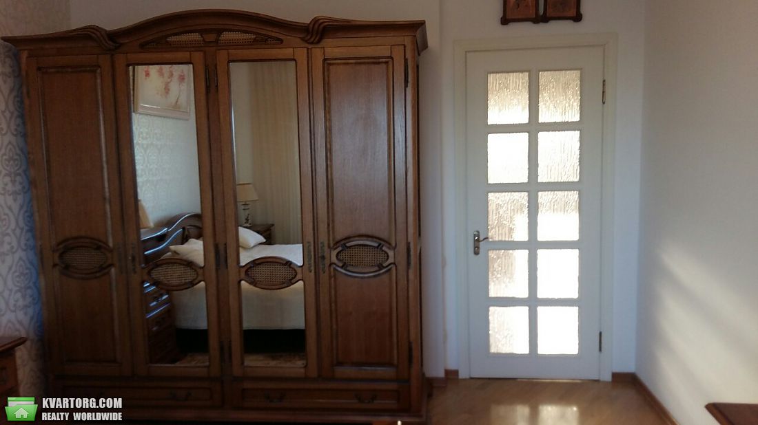 Rent out 3-room apartment. Киев,  Амосова — photo 9