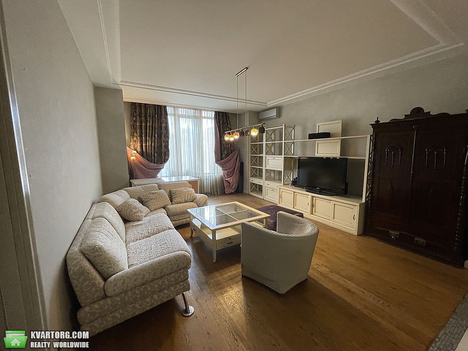 Rent out 3-room apartment. Киев,  Жилянская — photo 2