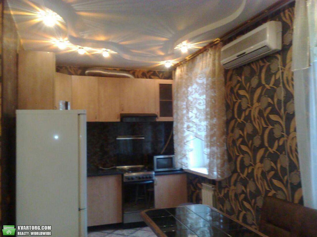 Rent out 2-room apartment. Киев,  Воссоединения пр — photo 2