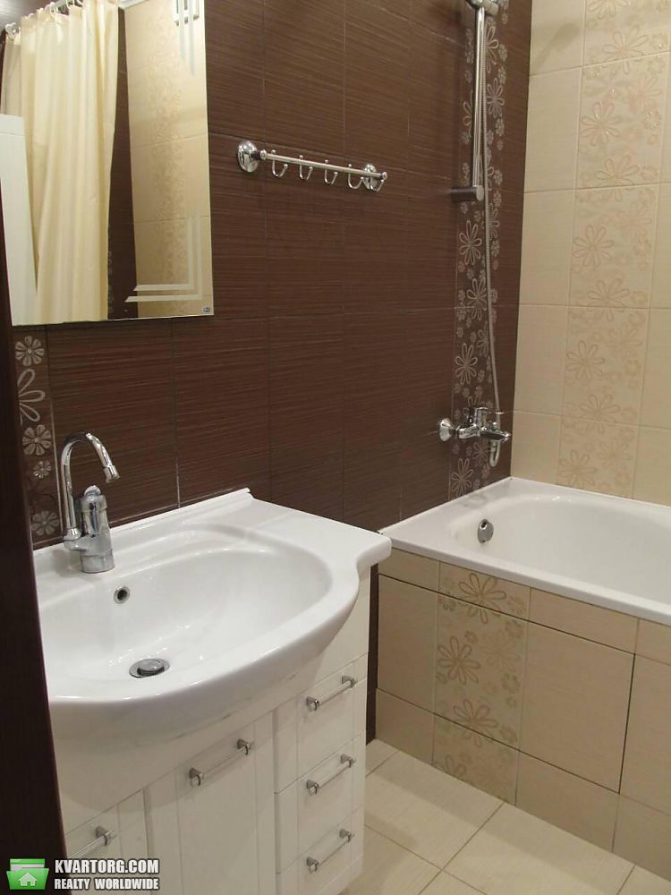 Rent out 2-room apartment. Киев,  Чавдар — photo 9