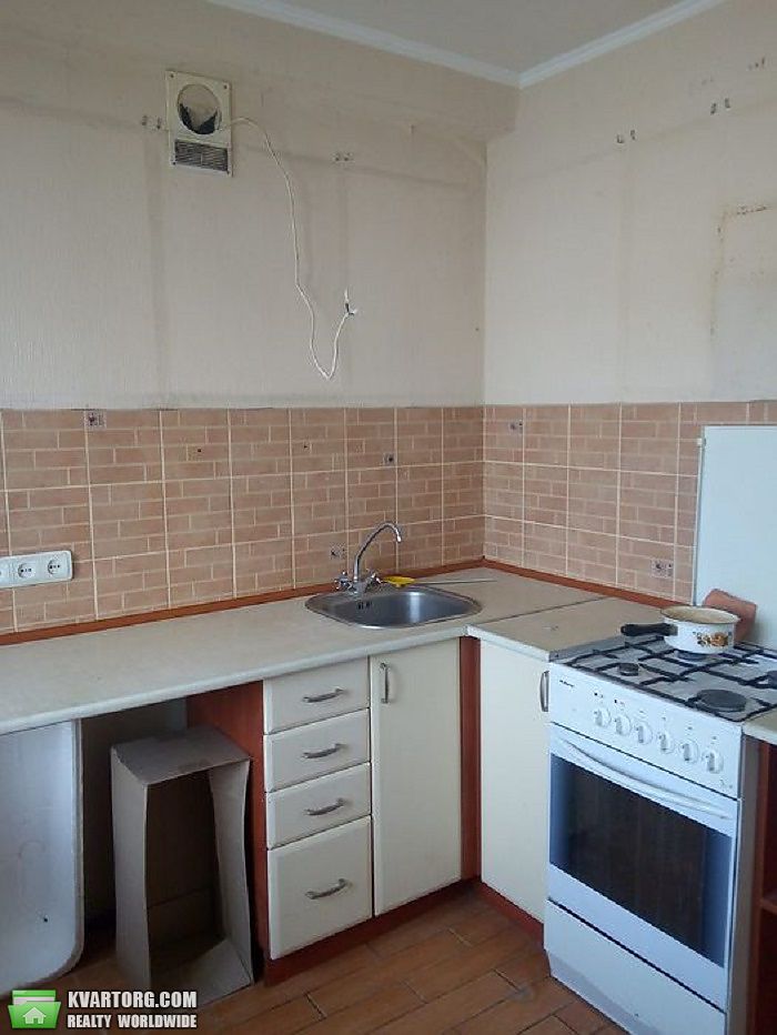 Rent out 2-room apartment. Киев, Энтузиастов ул. — photo 1
