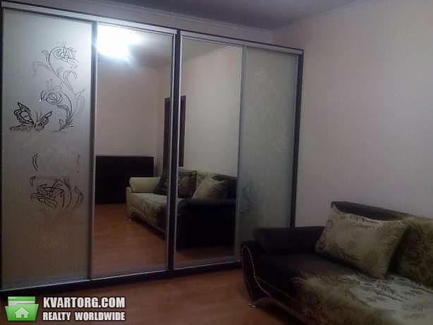 Rent out 1-room apartment. Киев,  Вышгородская — photo 1
