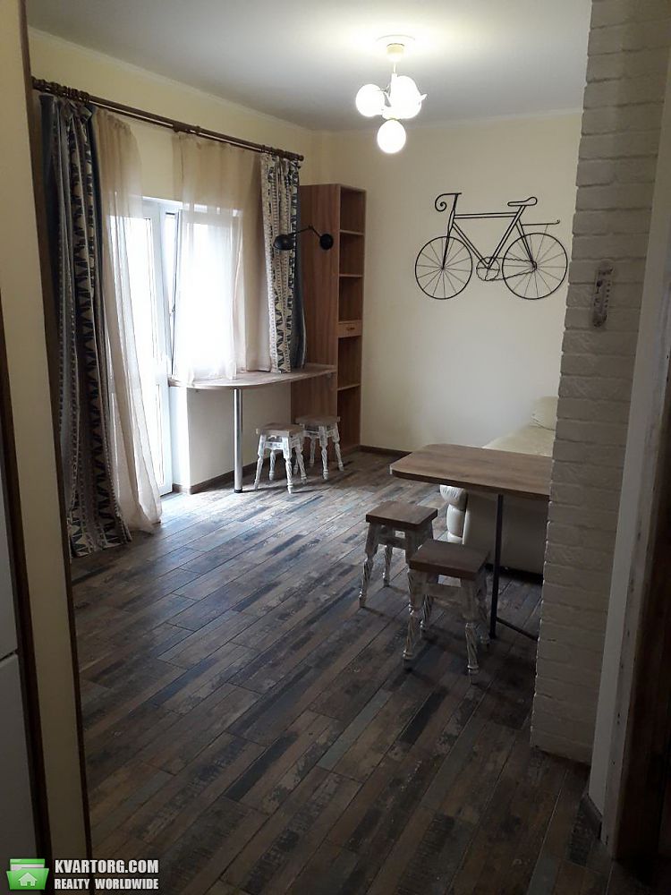 Rent out 2-room apartment. Киев, 53-я Садовая — photo 1