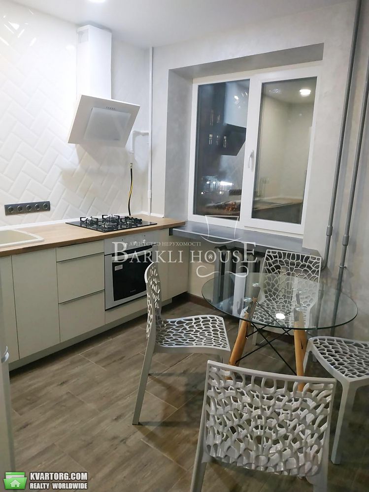Rent out 2-room apartment. Киев,  Андреевская — photo 3