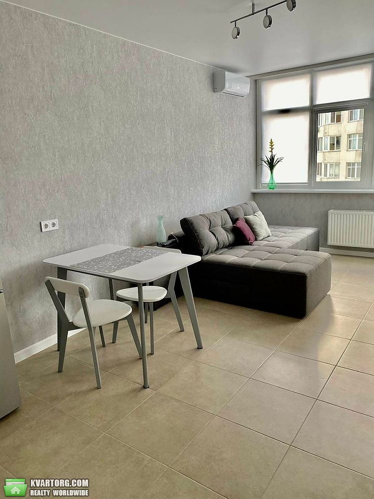 Rent out 2-room apartment. Киев,  Просвещения — photo 2