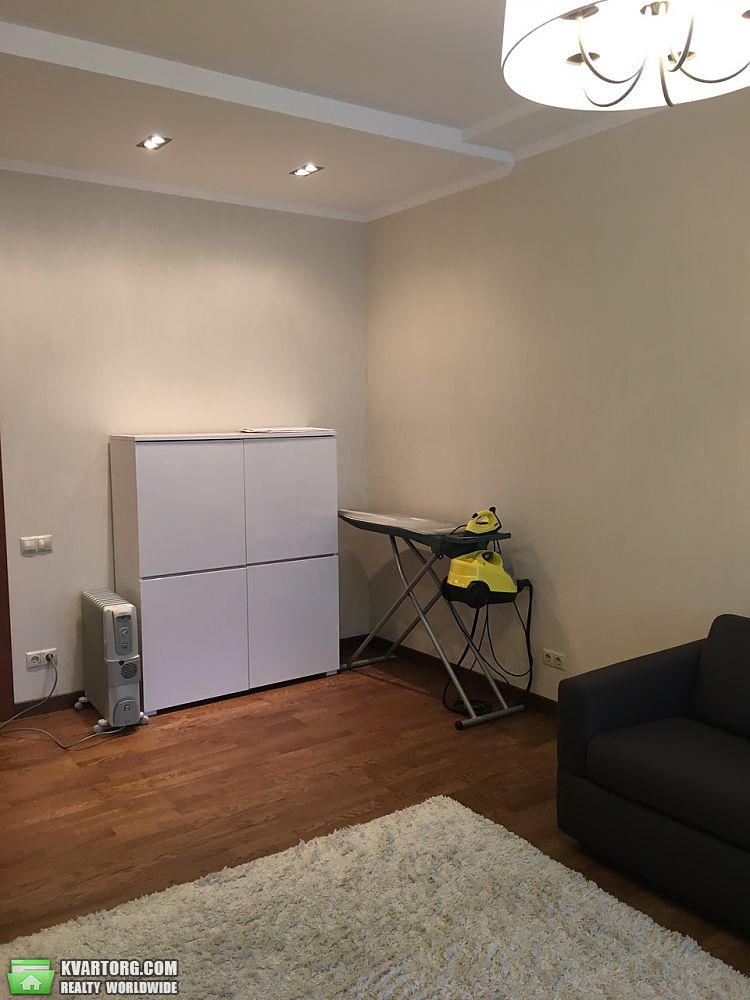 Rent out 3-room apartment. Киев,  Щорса — photo 3
