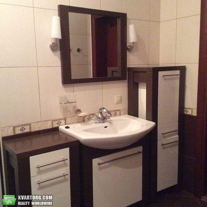 Rent out 3-room apartment. Киев,  Павловская — photo 9