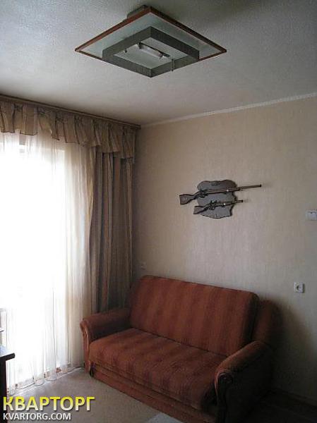 Rent out 3-room apartment. Киев,  Салютная — photo 4