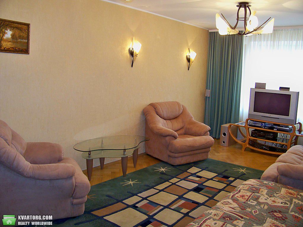 Rent out 3-room apartment. Киев,  Стадионная — photo 1