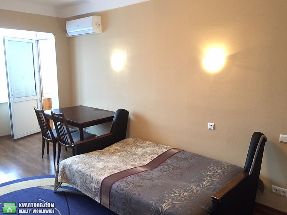 Rent out 2-room apartment. Киев,  Бучмы — photo 2