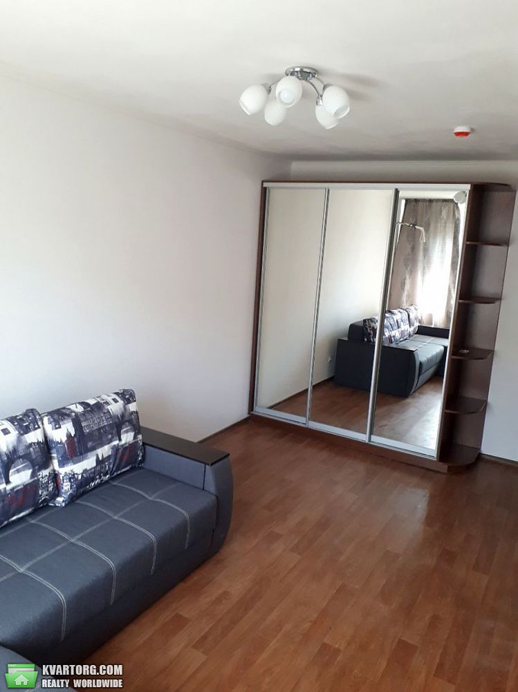 Rent out 2-room apartment. Киев,  Гмыри — photo 2