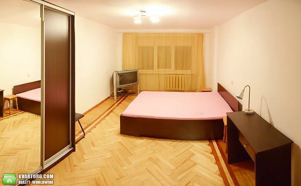 Rent out 2-room apartment. Киев,  Мичурина — photo 3