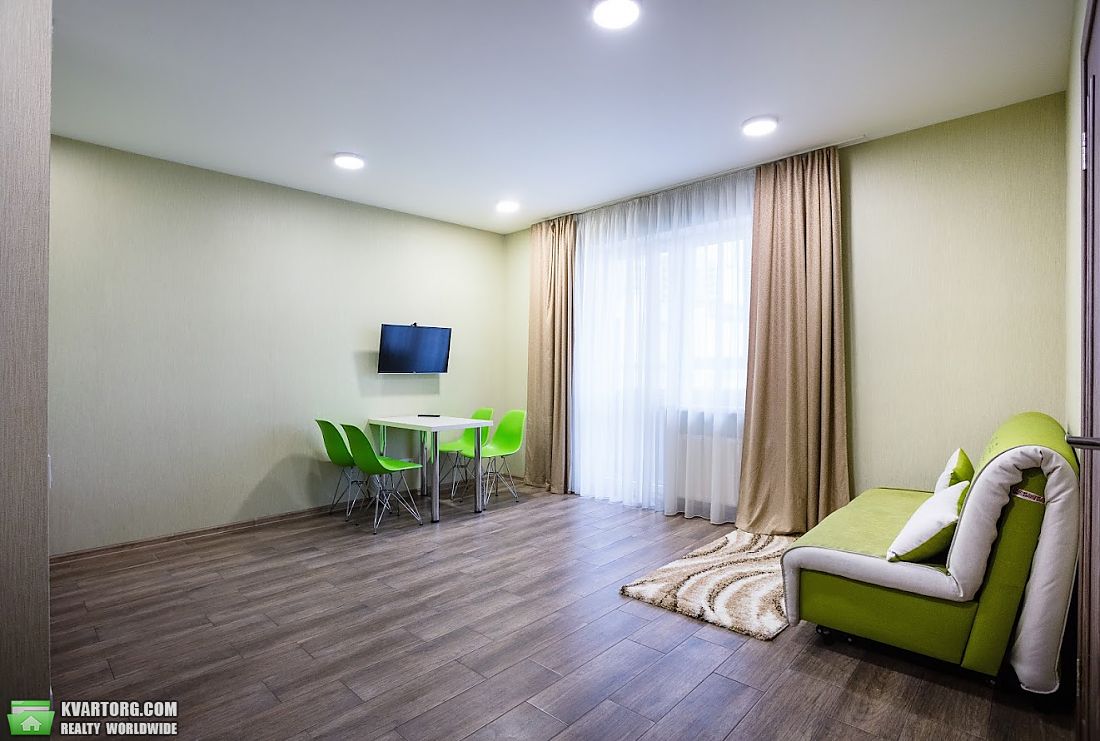 Rent out 1-room apartment. Киев, Нижнеключевая — photo 1