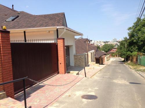 Sell house. Киев, Приветная 7б — photo 1