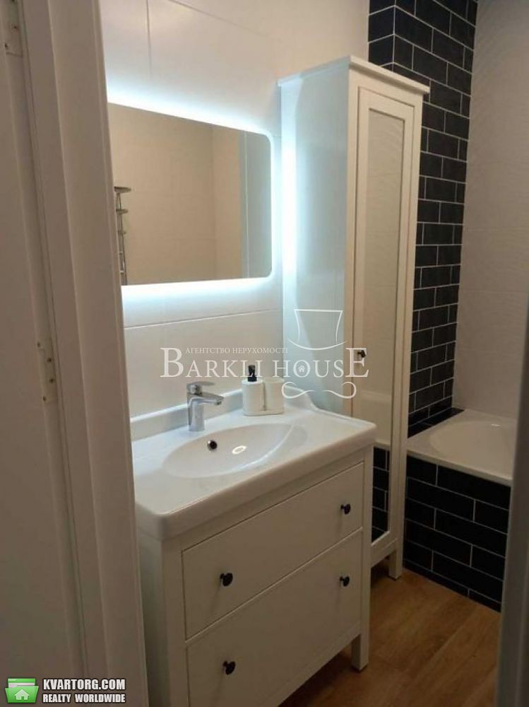 Rent out 3-room apartment. Киев,  Богдановская — photo 10