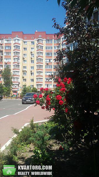 Sell 3-room apartment. Киев, Салютная — photo 1