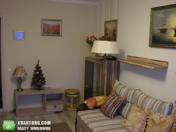 Rent out 1-room apartment. Киев,  Стадионная — photo 1