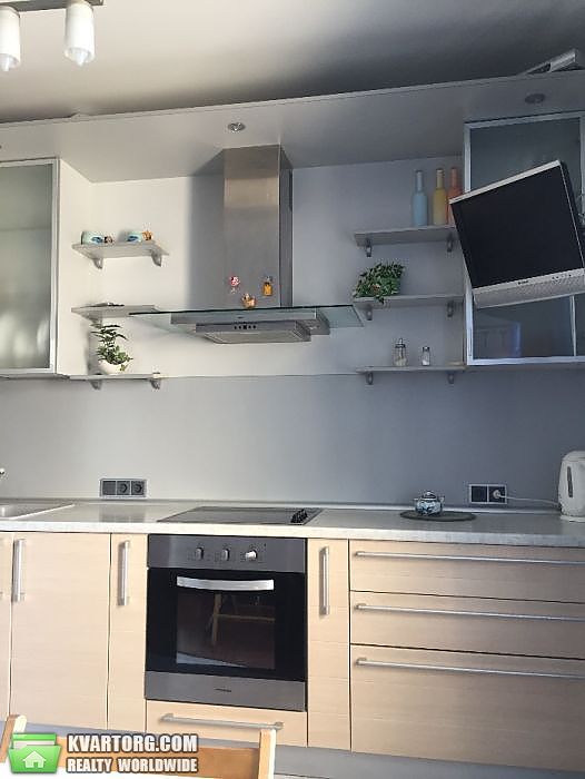 Rent out 2-room apartment. Киев,  Кошица — photo 2