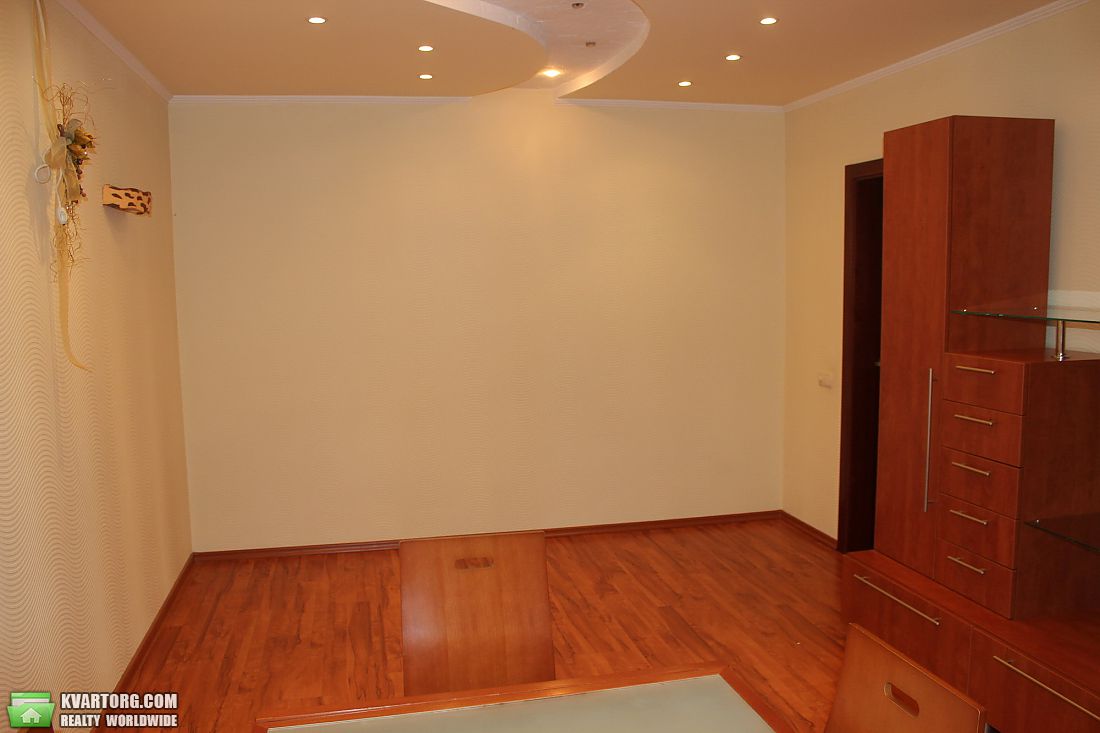 Rent out 2-room apartment. Киев,  Цветаевой — photo 5