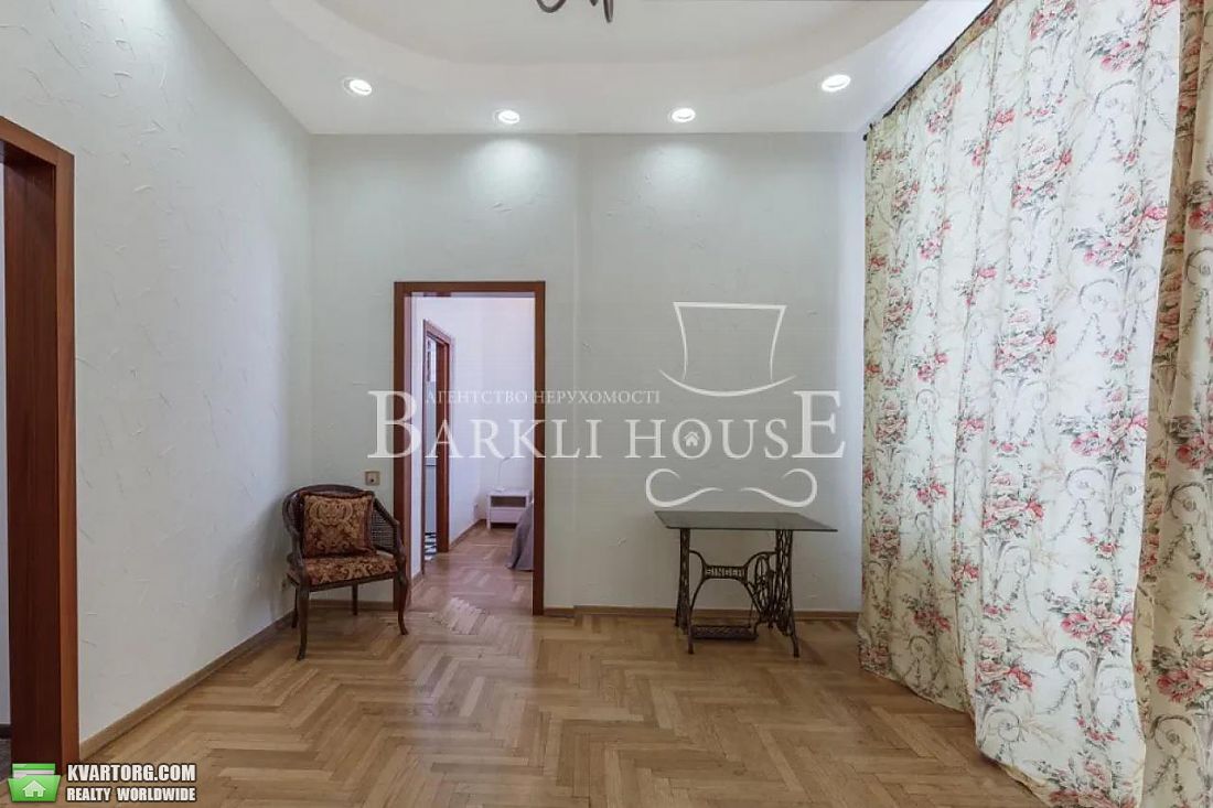 Rent out 2-room apartment. Киев,  Спасская — photo 3