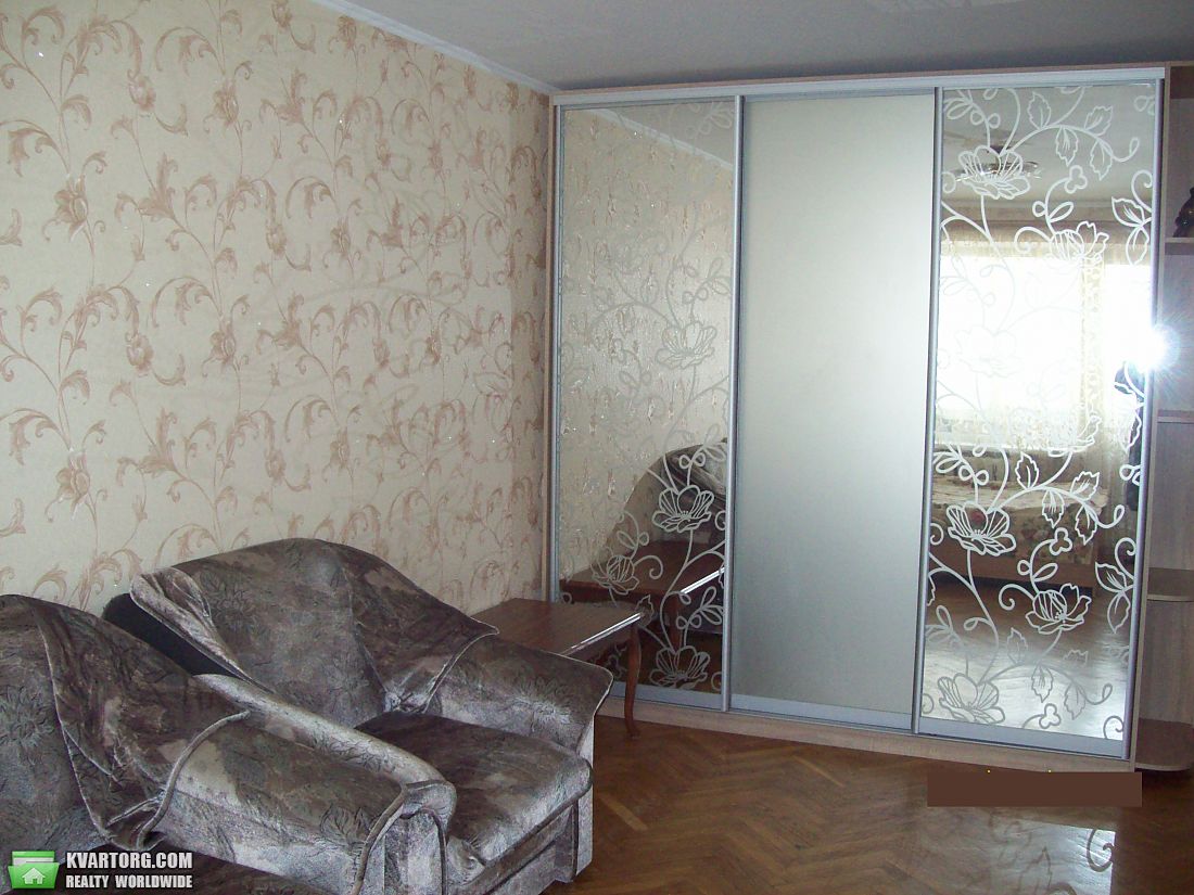 Rent out 2-room apartment. Киев, Коновальца — photo 3