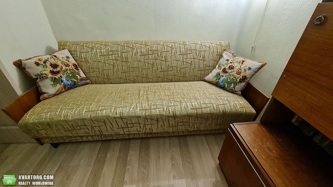 Rent out 2-room apartment. Киев, Салютная — photo 8