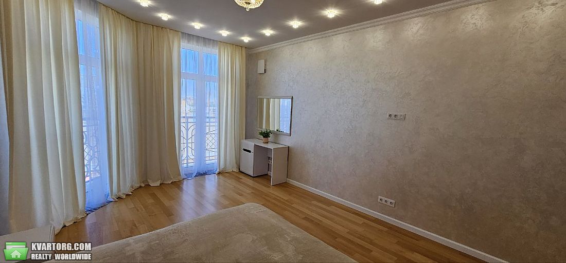 Sell 3-room apartment. Киев,  Спасская — photo 2