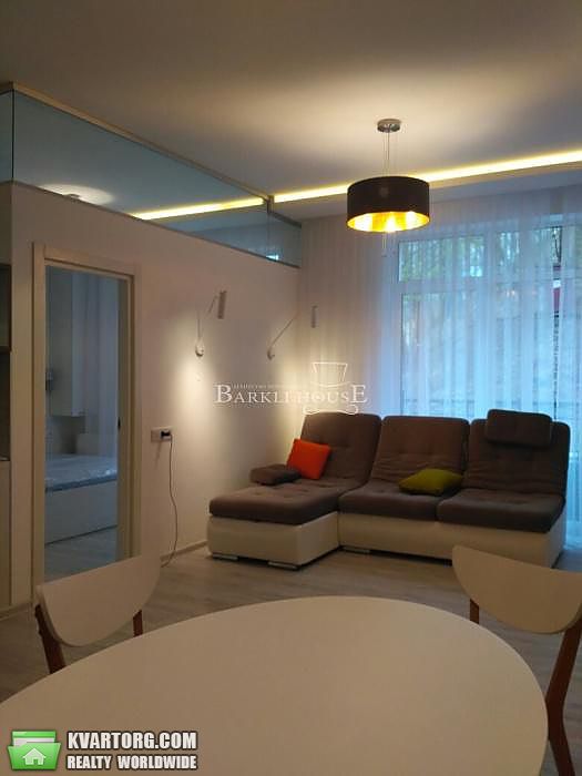 Rent out 2-room apartment. Киев, Дегтярная — photo 1
