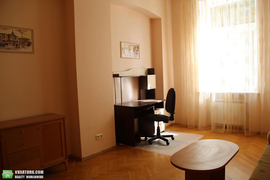 Rent out 4-room apartment. Киев,  Десятинная — photo 4