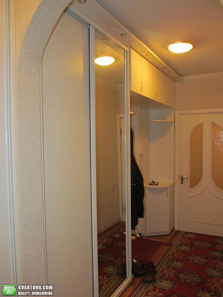 Rent out 2-room apartment. Киев,  Драйзера — photo 3