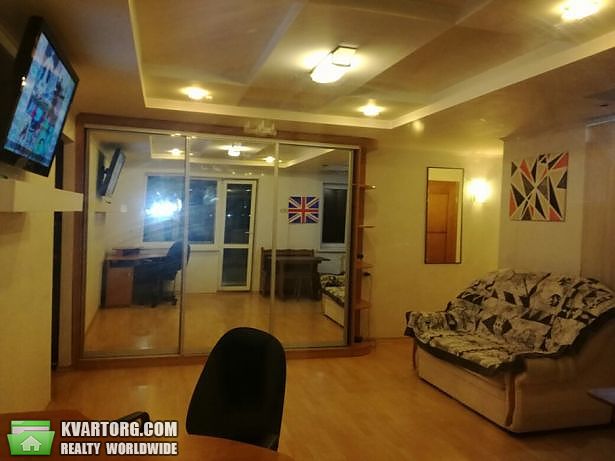 Rent out 2-room apartment. Киев,  Васильковская — photo 1