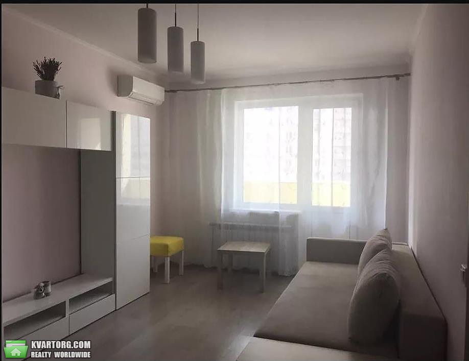 Rent out 2-room apartment. Киев,  Урловская — photo 8