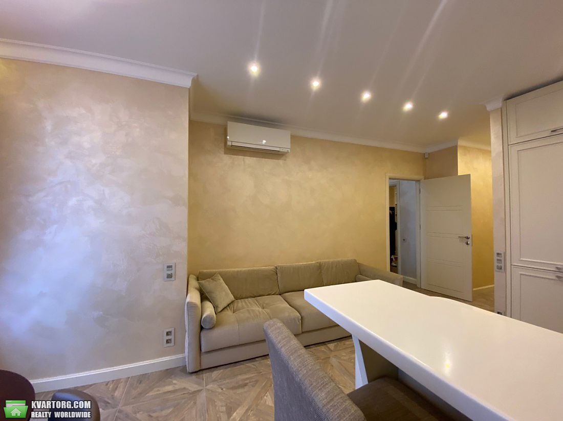 Buy 2-room apartment. Киев, Драгомирова ул. — photo 2